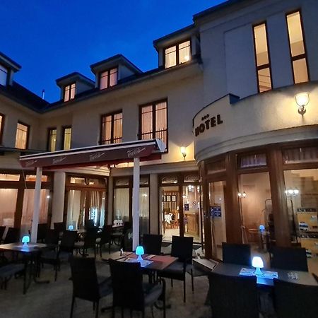 Hotel Patonai Fertőd Exterior foto