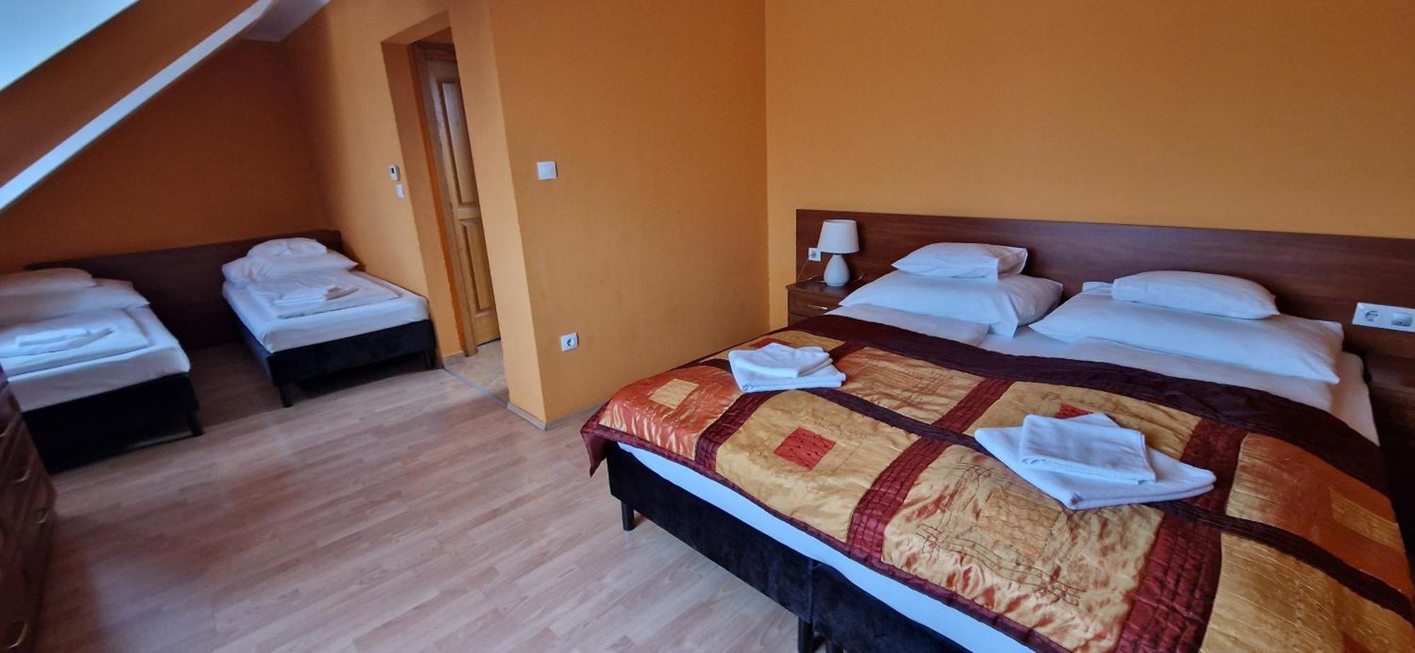 Hotel Patonai Fertőd Exterior foto