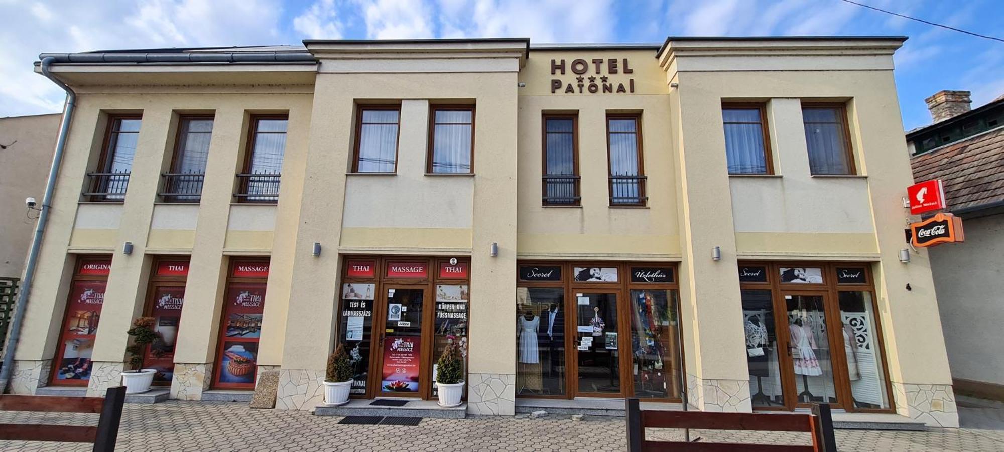 Hotel Patonai Fertőd Exterior foto